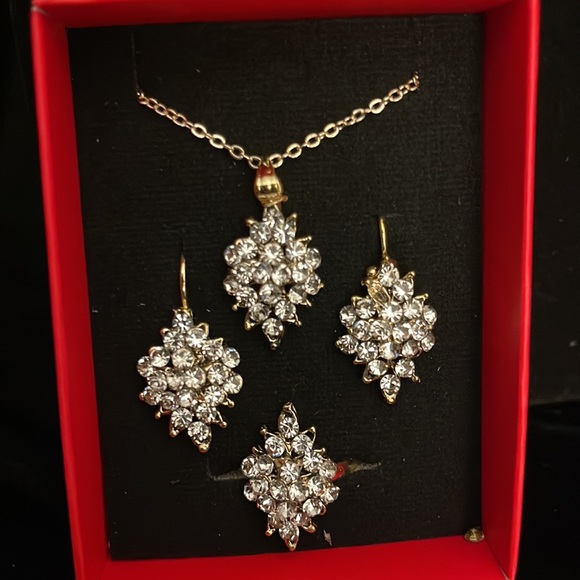 Jewelry Set - Picture 3 of 3